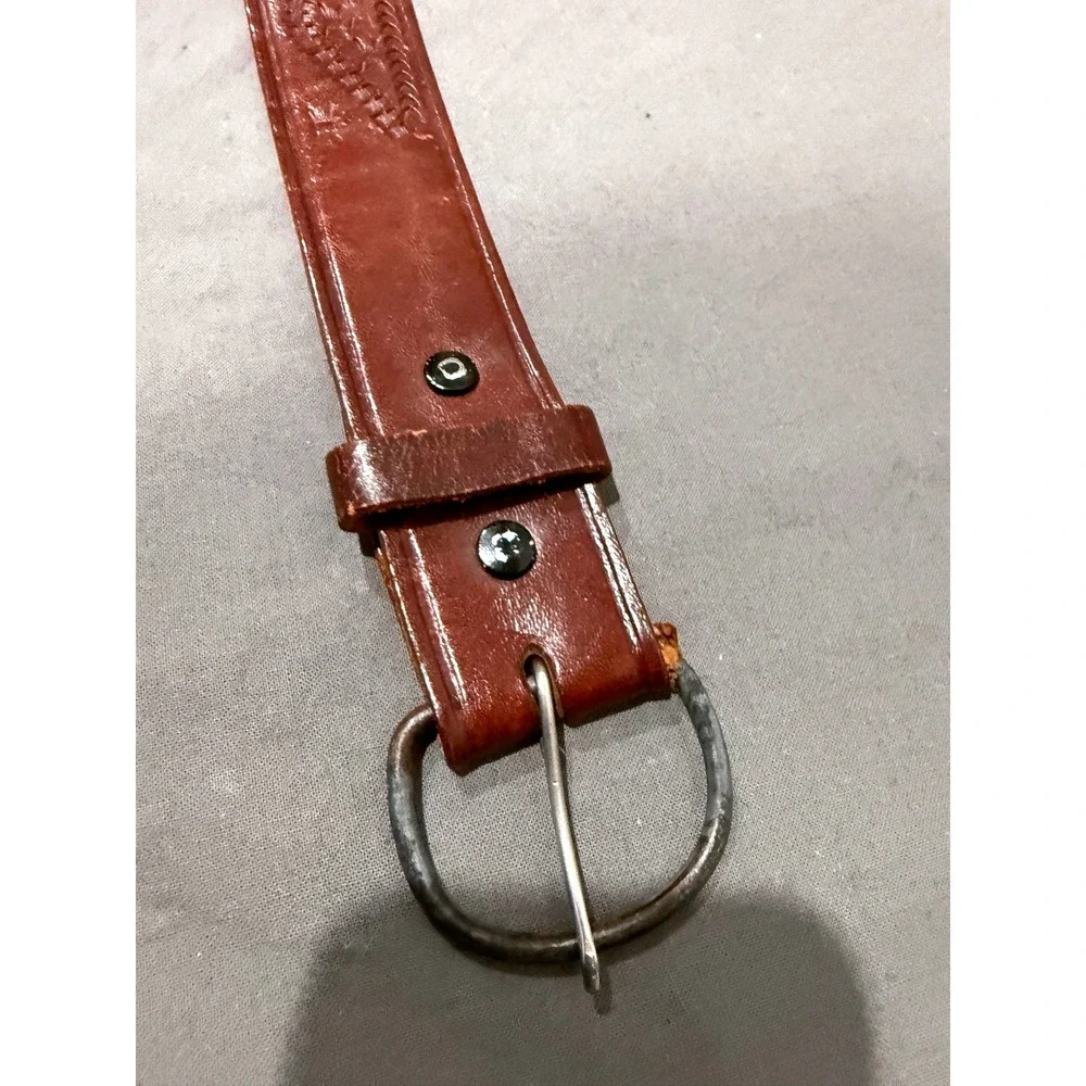 Vintage Mens Brown Tooled Leather Western Belt Horseshoe Buckle 53 Inch Long